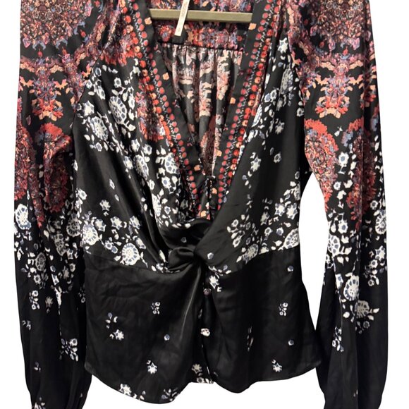 Free People blouse Sz S Long Sleeve Floral Blouse With Knot Front Design & V-Nec - Picture 5 of 12